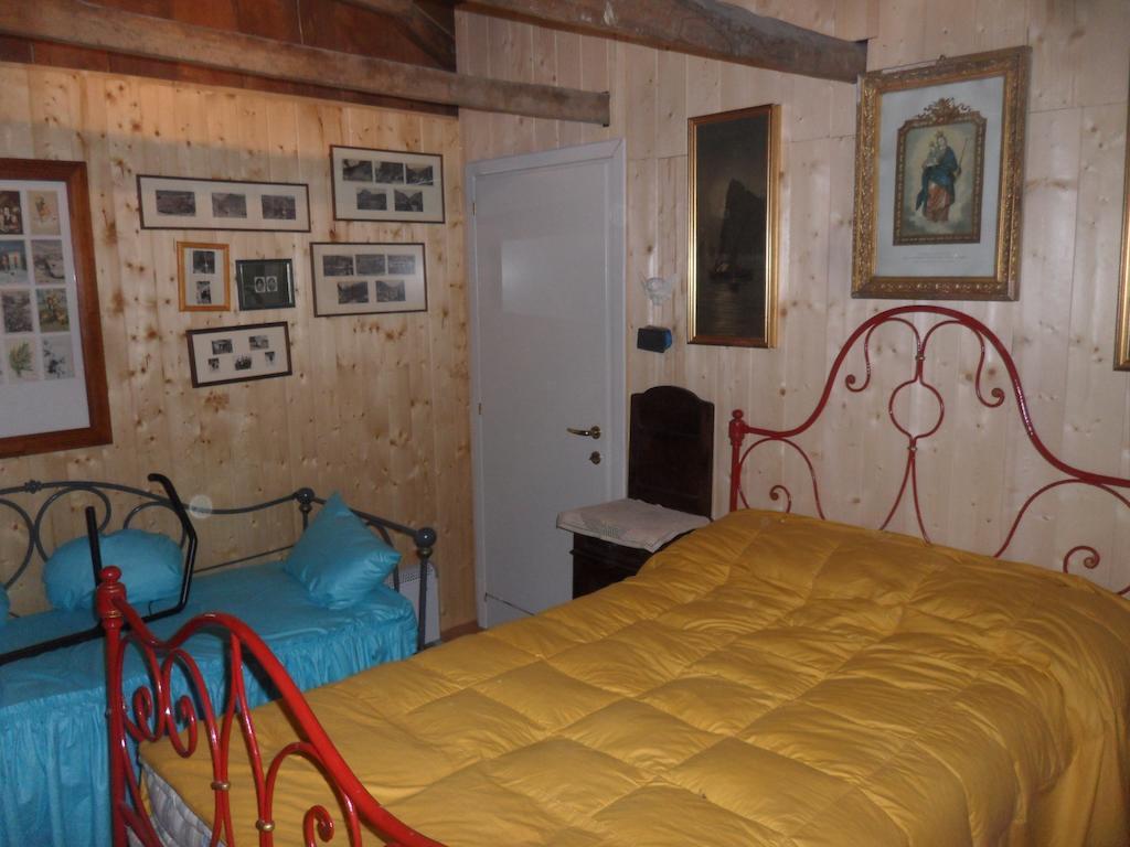 La Vieille Maison Biselli Tende Bilik gambar