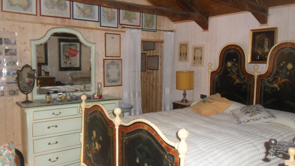 La Vieille Maison Biselli Tende Bilik gambar